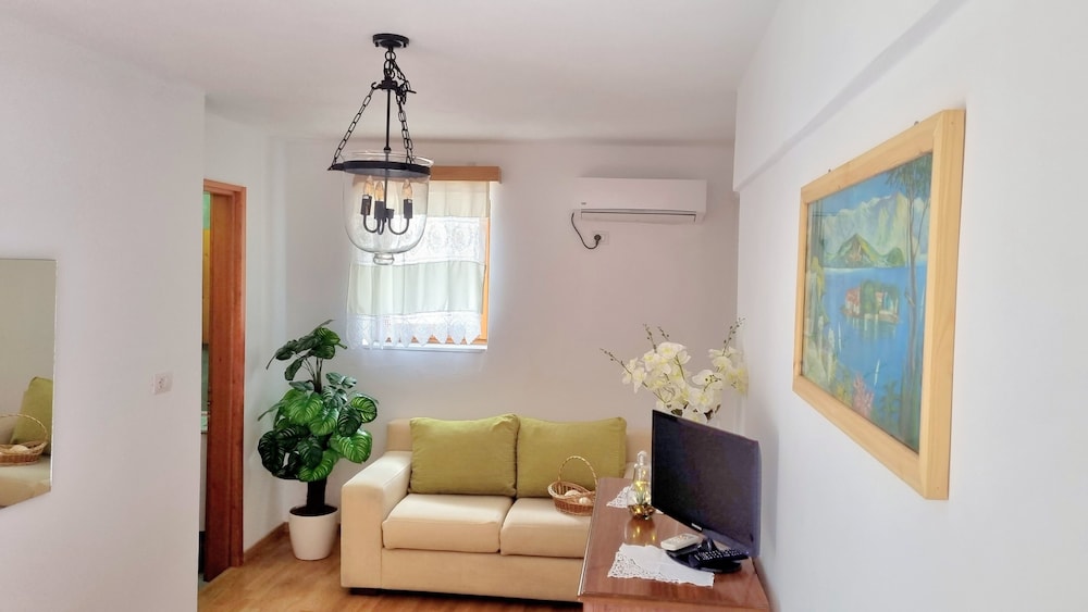 Albanian Coast - House - Stay 9 - Hottub - Petsok