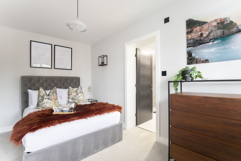 Elliot Oliver- Superior 6 Bedroom House With Hot Tub And Log Burner
