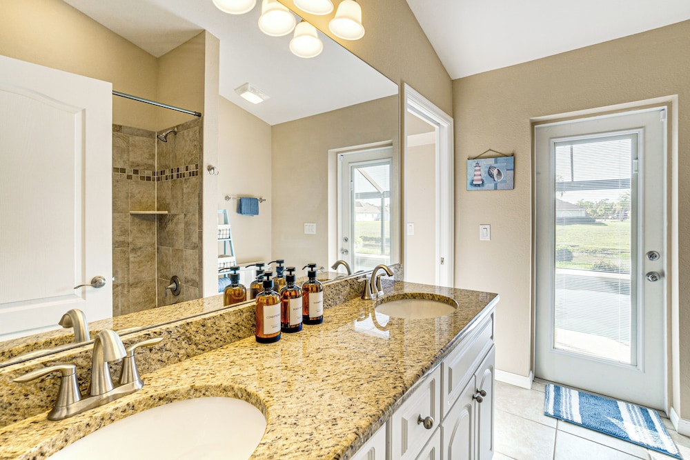 Near Golf & Beaches: Luxe Home in Rotonda West!