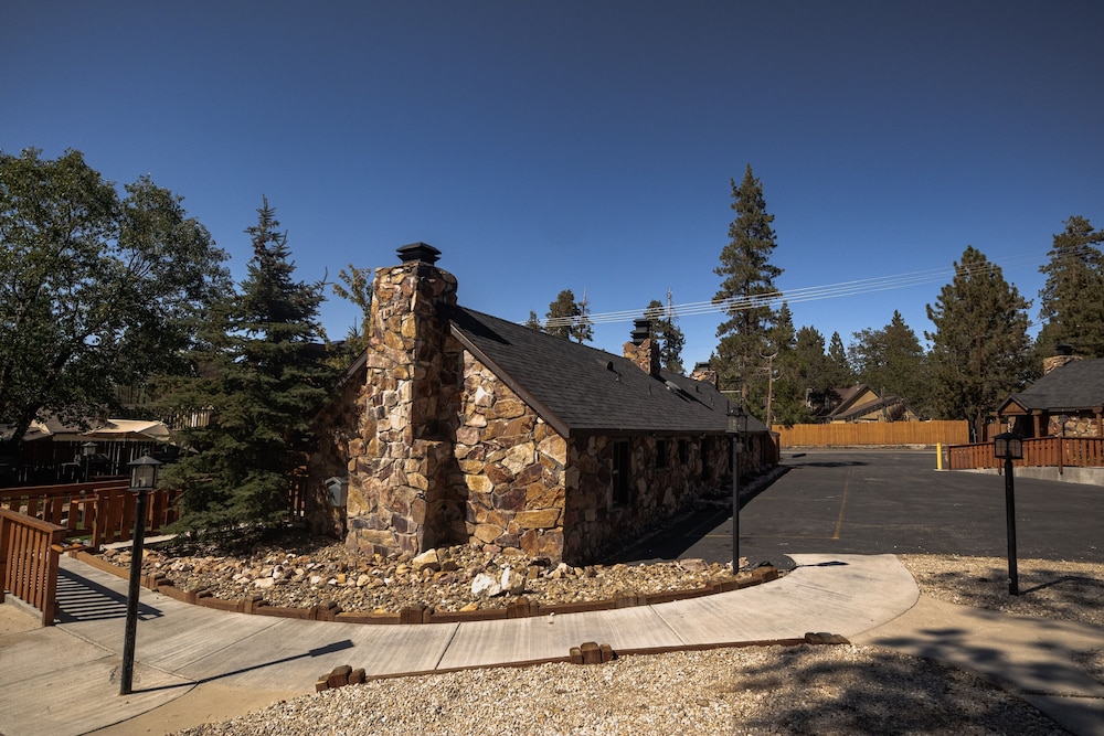 Embers Lodge and Cabins