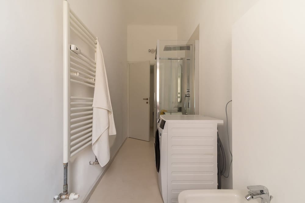 w Elegant 3BR Near Milan Center