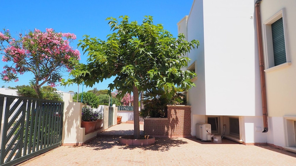 Villetta Torre Suda 2 - 6 Beds Just a few Meters From the sea