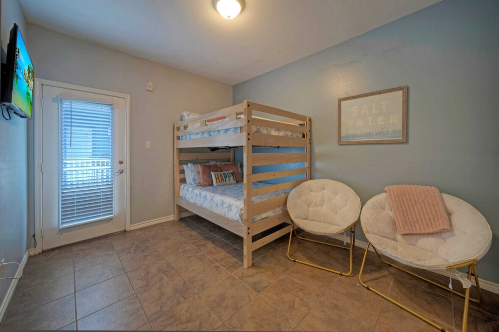 Costa Bahia Full Bldg Pool, Beach, Sleeps 100