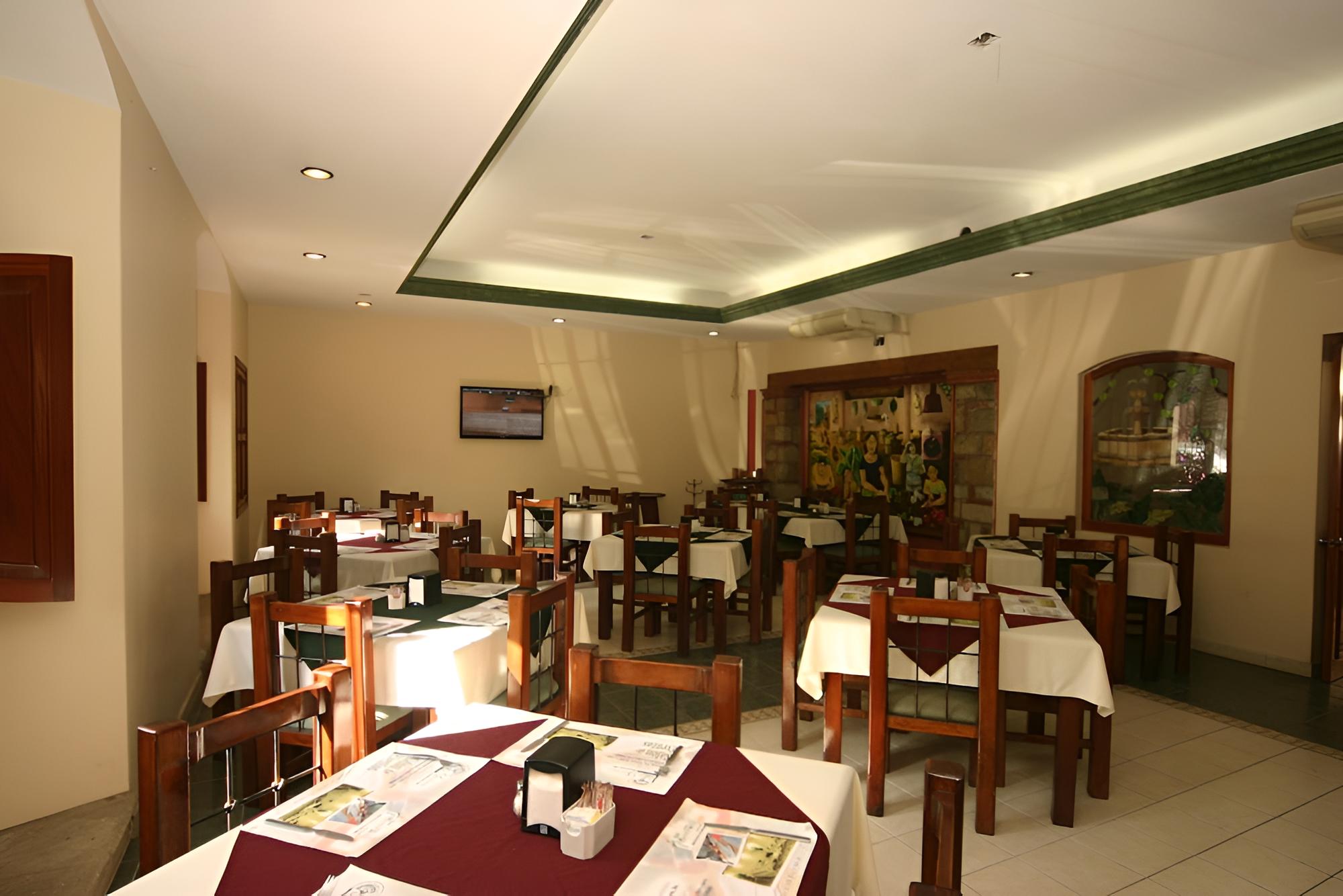 Hotel Cantera Real