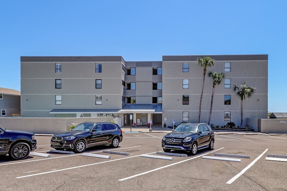 Ketch Courtyard 405 2 Bedroom Condo