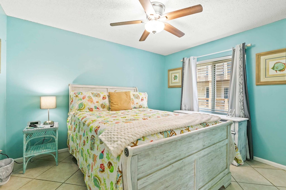 2BR Condo w Pool Beach Access and Walk to Hangout