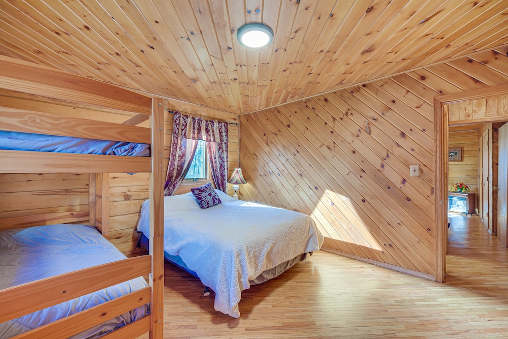 Secluded Log Cabin < 1 Mi to Munger State Trail! view 2