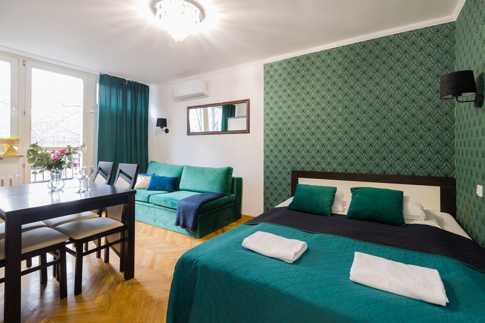 UNIT Short Rent Apartment by Warsaw Metro Station