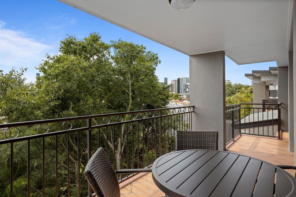 Comfy 2-bedroom Family Apartment With Free Parking