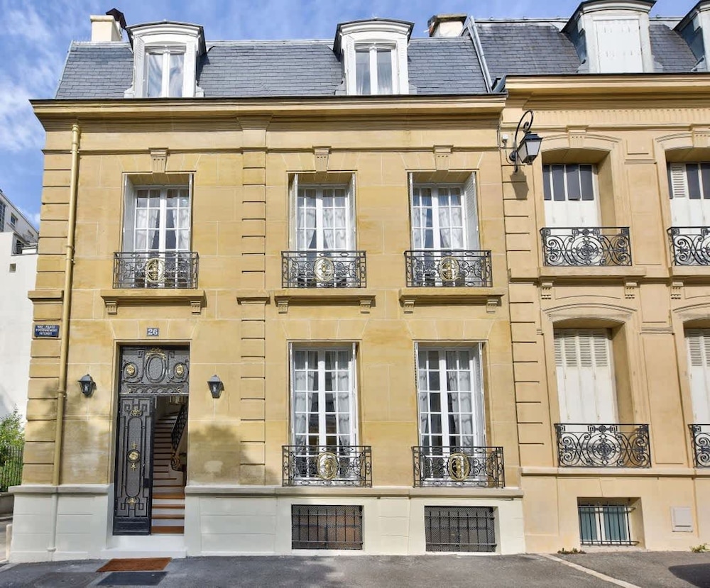 Noble Luxury Residence in the Heart of Paris