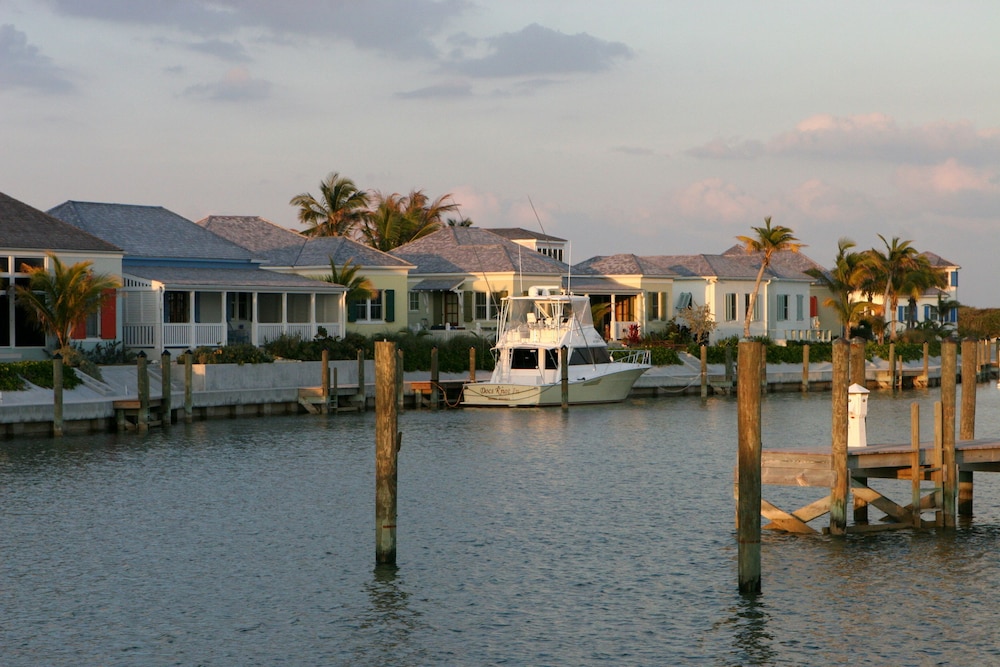 The Sandpiper Inn & Cottages