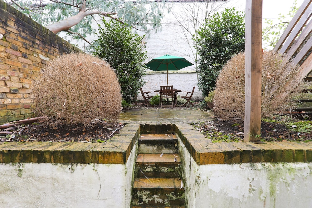 outdoor bbq area