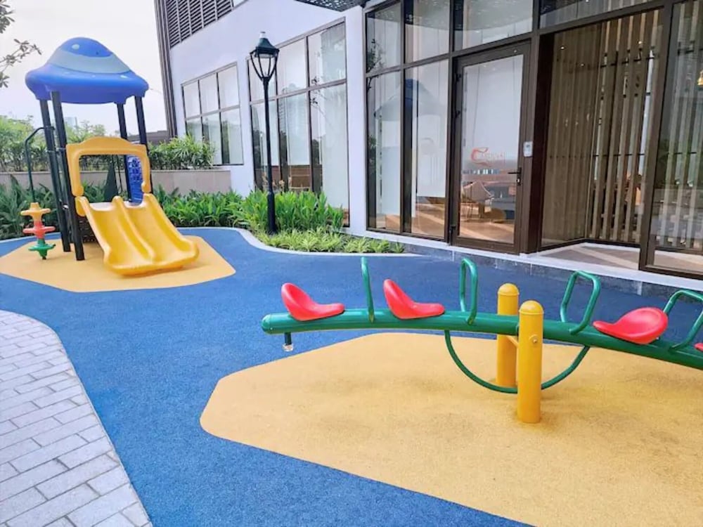 Cardinal Court Apartment