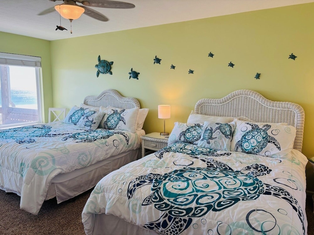 Summer Sandcastle 5 Bedroom Home by RedAwning