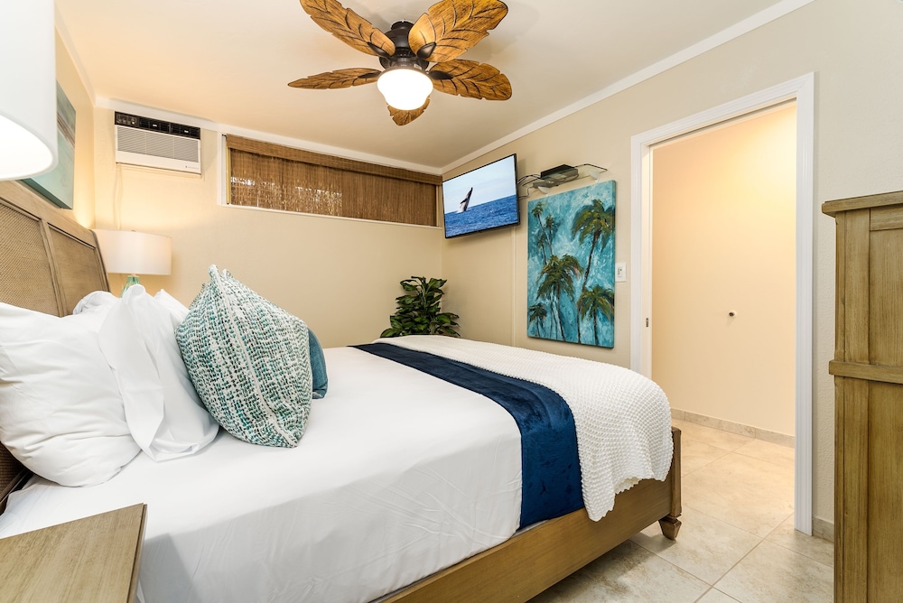 Kuleana 405 Oceanfront 1Bedroom 1 Condo by RedAwning view 4
