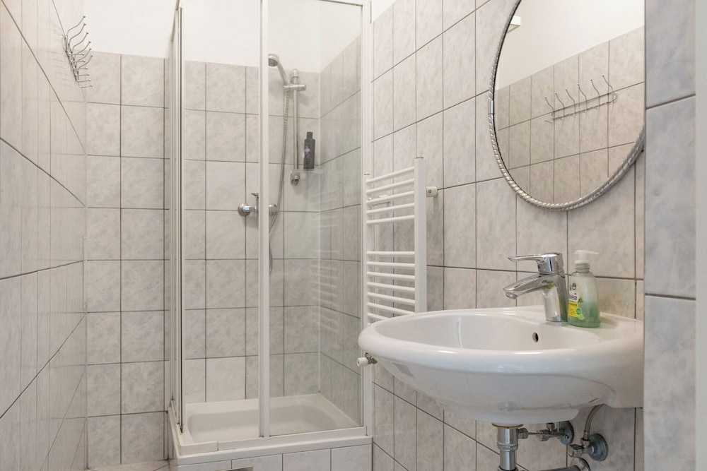 Elegant Room Shared Apt Heart of Vienna