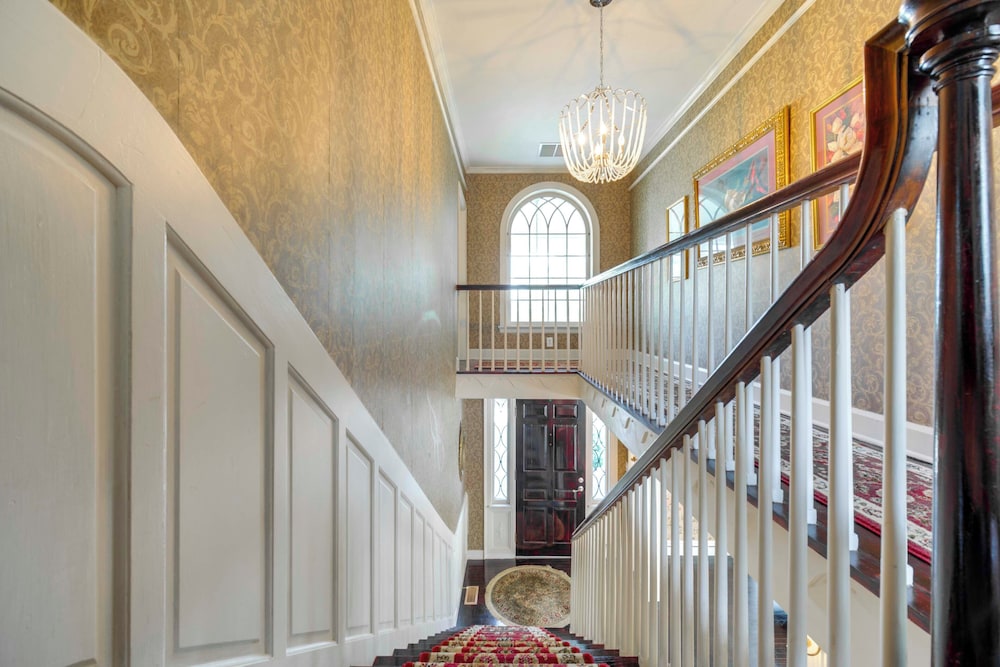 Near Lake Erie, Harbor & Parks: Conneaut Getaway!