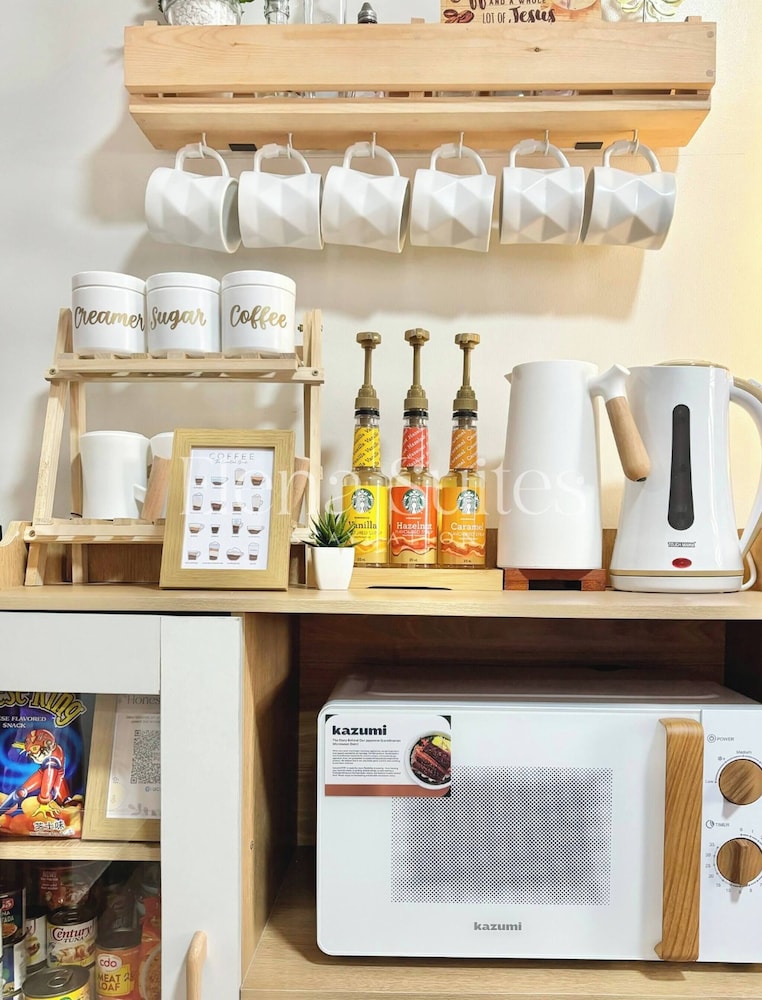 Aesthetic Cozy Stay With Ps4, Netflix & Coffee Nook - Elena Suites Staycation