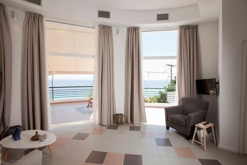 Zennova 33 Kallithea Blue Paradise view 5