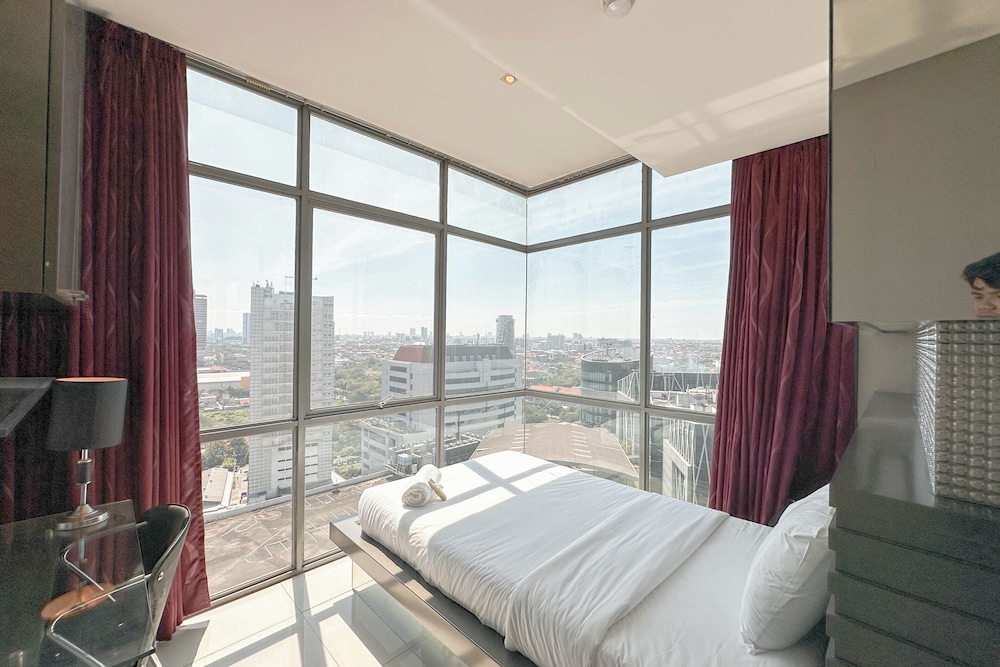 Spacious And Comfortable Living 3Br Apartment At Aryaduta Residence