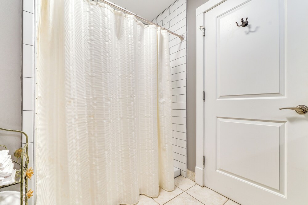 Downtown Louisville Escape: Perfect for Events!