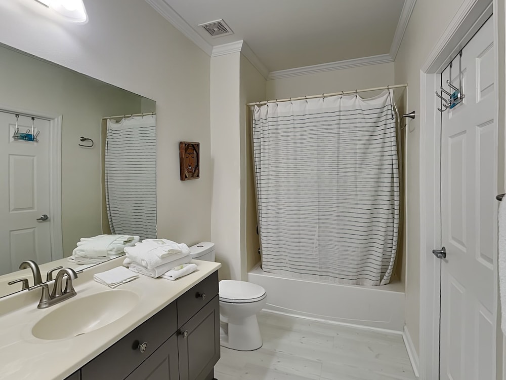 Emerald Waters by Southern Vacation Rentals view 2