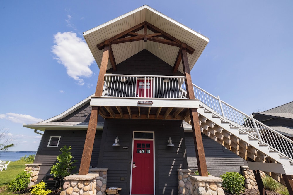 Quarterdeck Resort & Restaurant