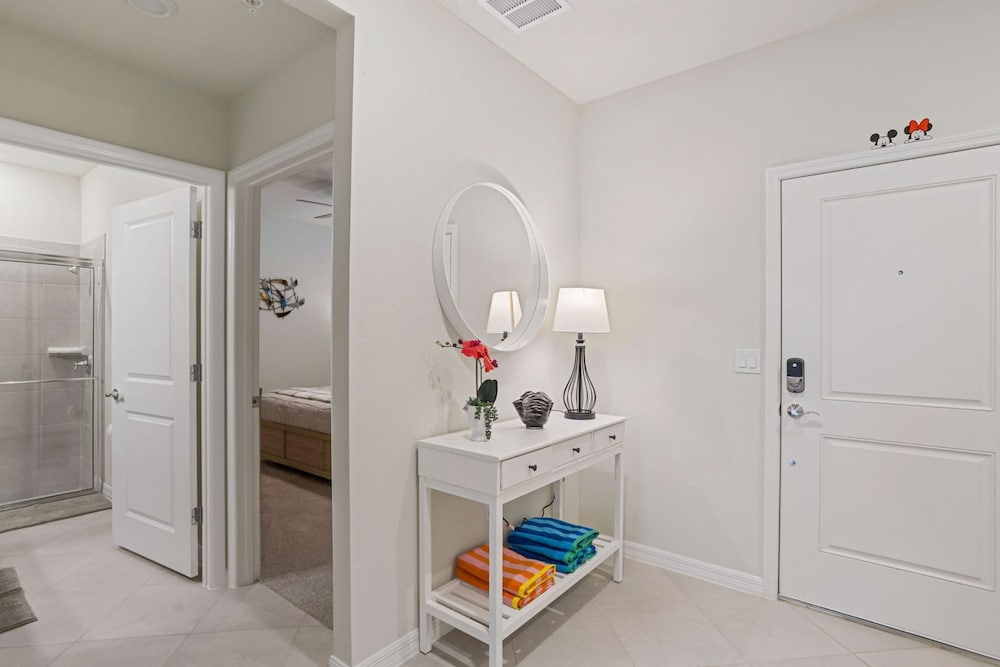 Brand New 5 bed Villa in Windsor Cay