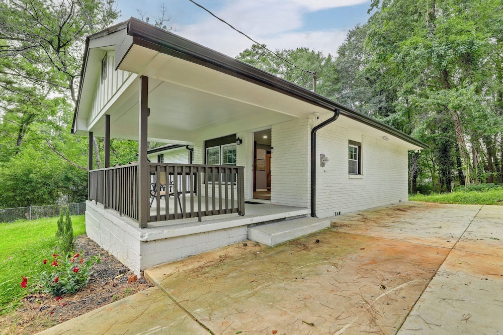 Modern Home w/ Yard Near ATL Attractions!