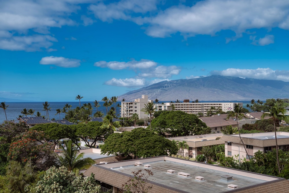 Budget Friendly - Kihei Akahi C-608, Ocean Views, Short Walk to Kamaole Beach II