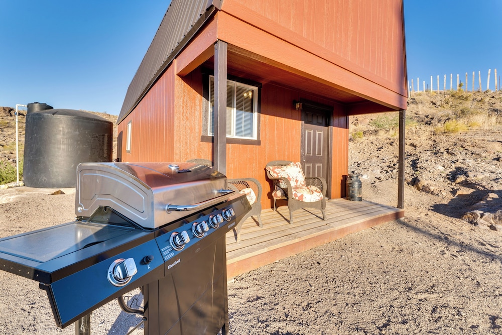 Oatman Studio w/ Fire Pit Near Bullhead City!