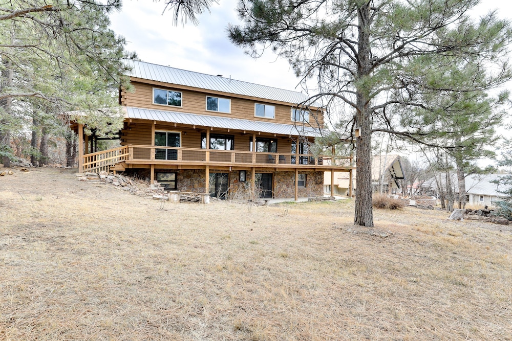 Pagosa Springs Cabin w/ Deck & Golf Course Views! view 2