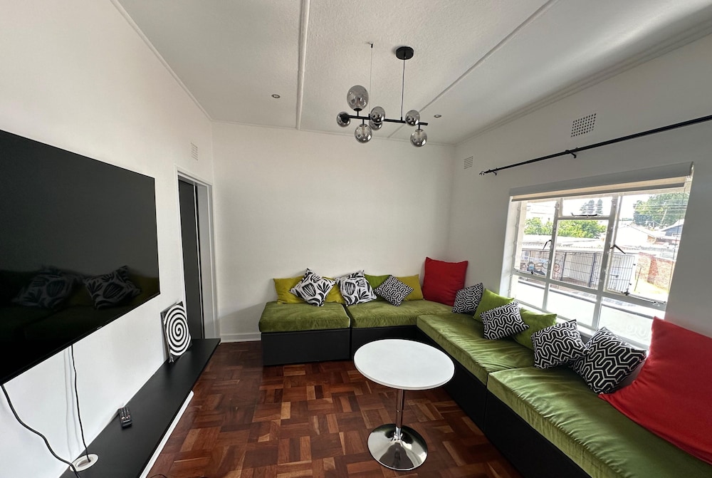 Spacious 2 bed Unit in Eastlea - 2228
