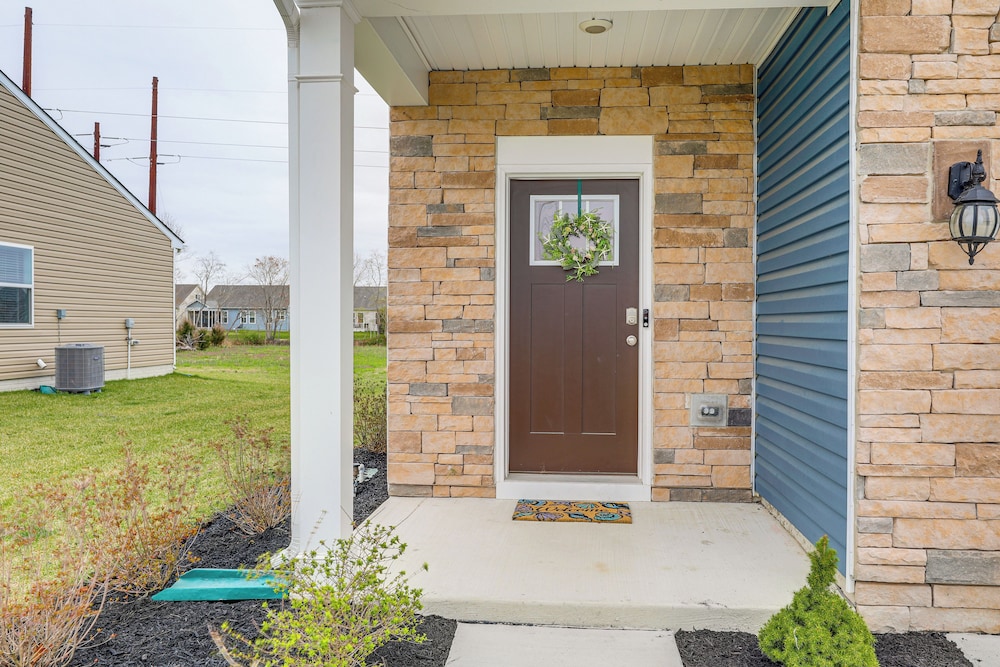 5 Mi to Bethany Beach: Townhome w/ Pool!
