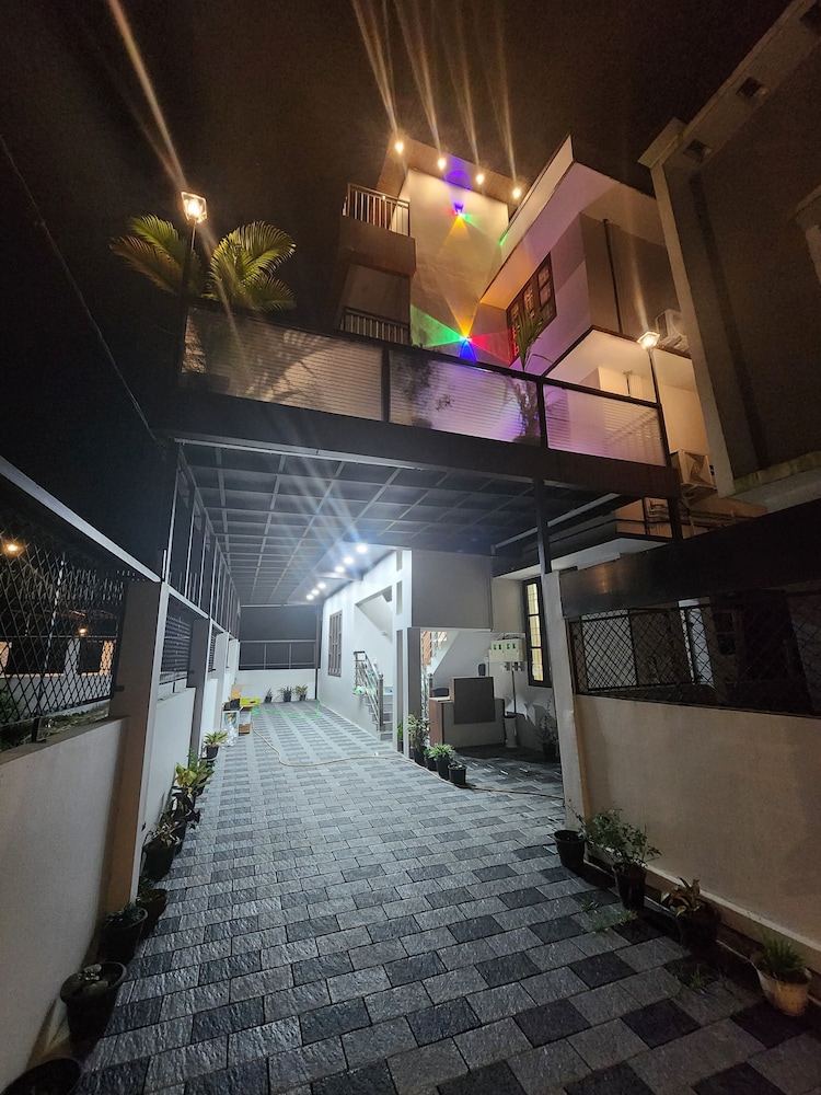 Riverscape Tranquil Serviced Apartments