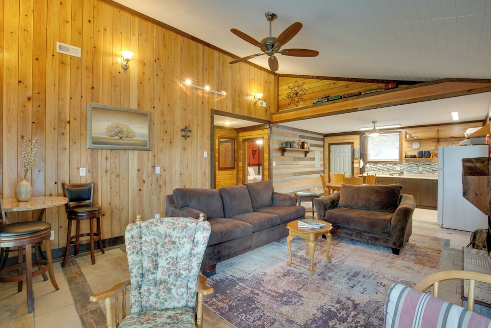 'cedar Pointe' - Peaceful Lake Cabin in Odessa