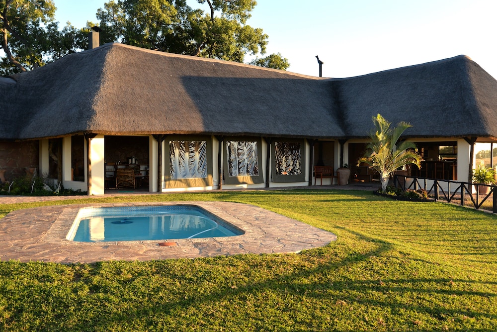 Omukuyu Wildlife Lodge