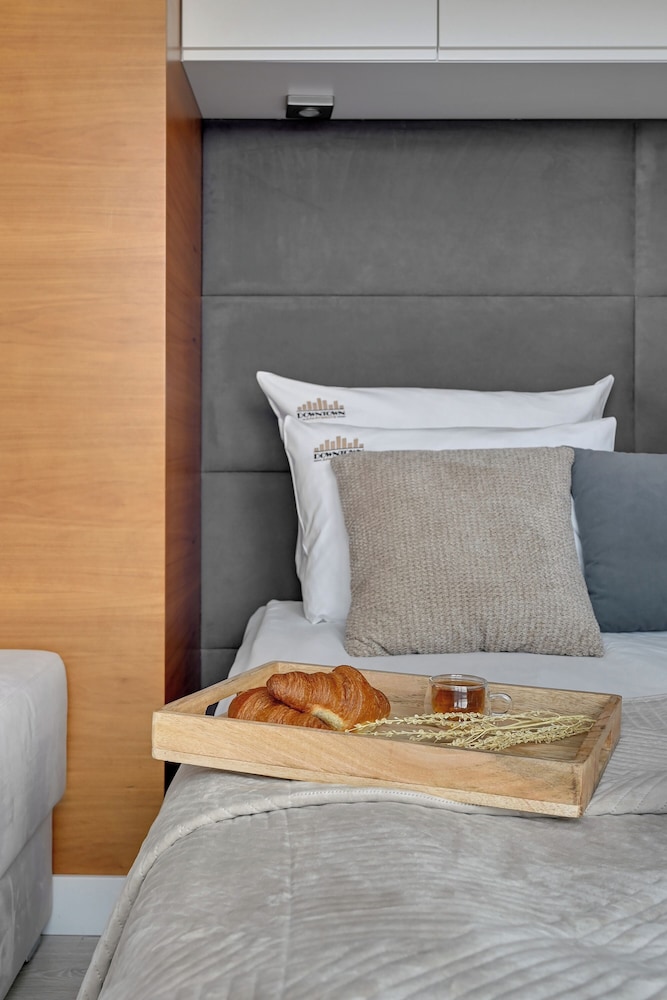 Aura - Riverside & Parking by Downtown Apartments