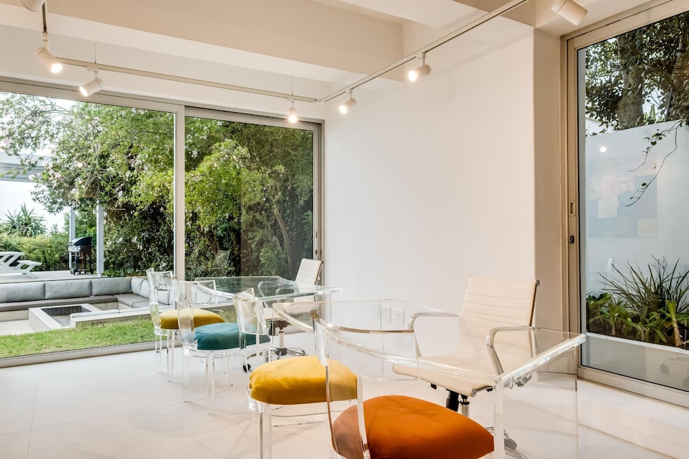 Idyllic Camps Bay Villa w 2 Pools Buddha Retreat