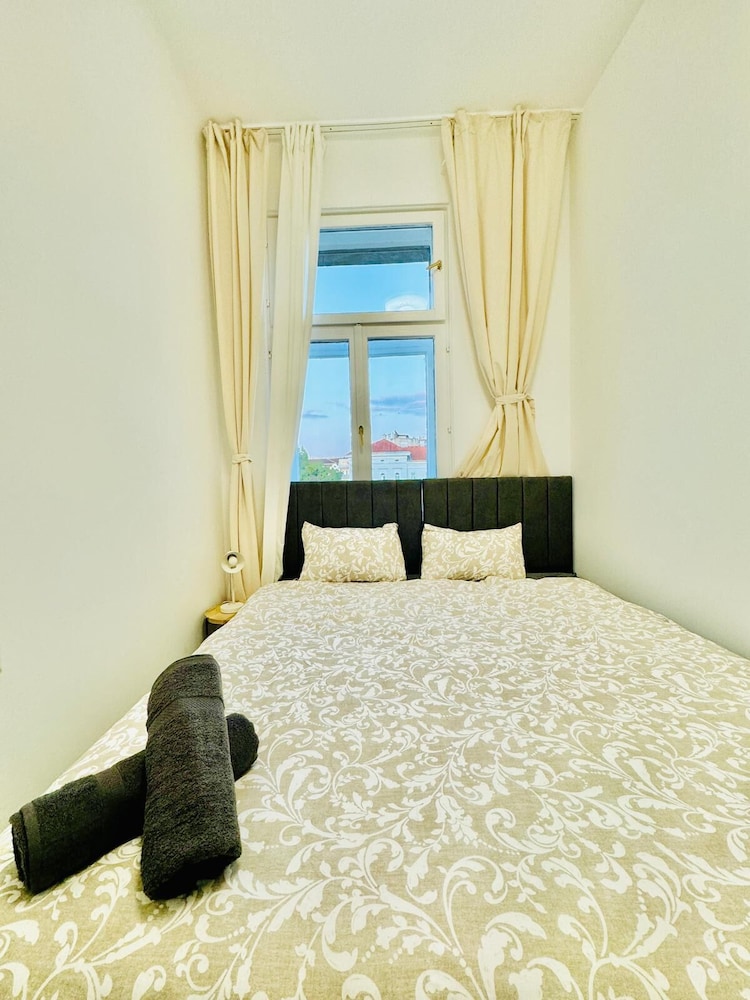 Stylish 4BR Apt Near Westbahnhof