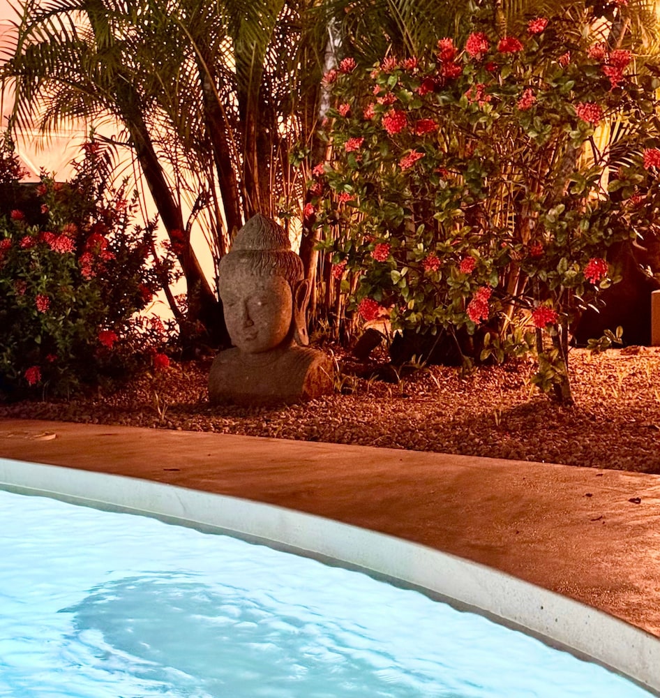 Casa Bonita - 5BR With Pool Walk to Beach