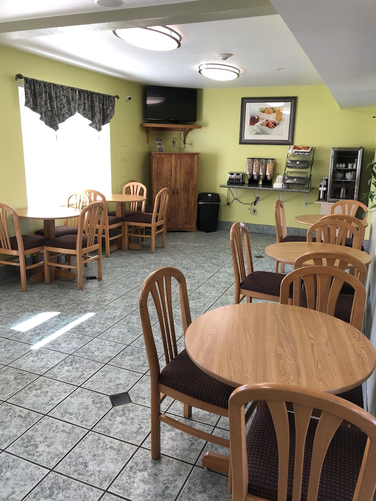 Cloverdale Wine Country Inn  Suites - Property Image 22