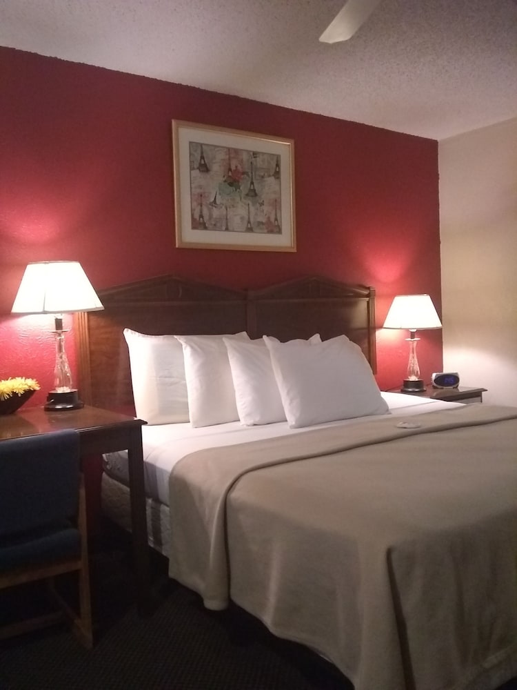 Stephenville Vacations - Hico Hills Inn - Property Image 5