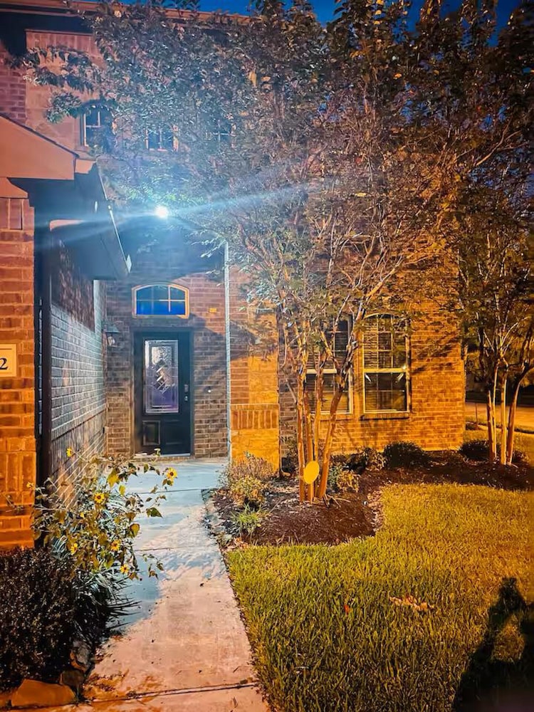 Luxury Stay - Near Houston Airport