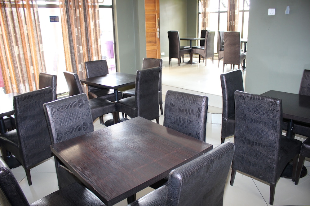 Four Pillars Lodge