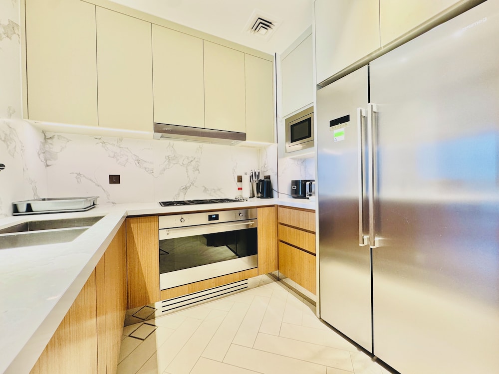 Venduras Skyline 3BR at Address Opera