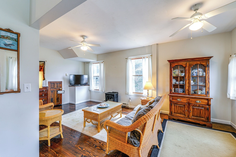 Marshfield Home w/ 4 Decks & Private Beach Access!