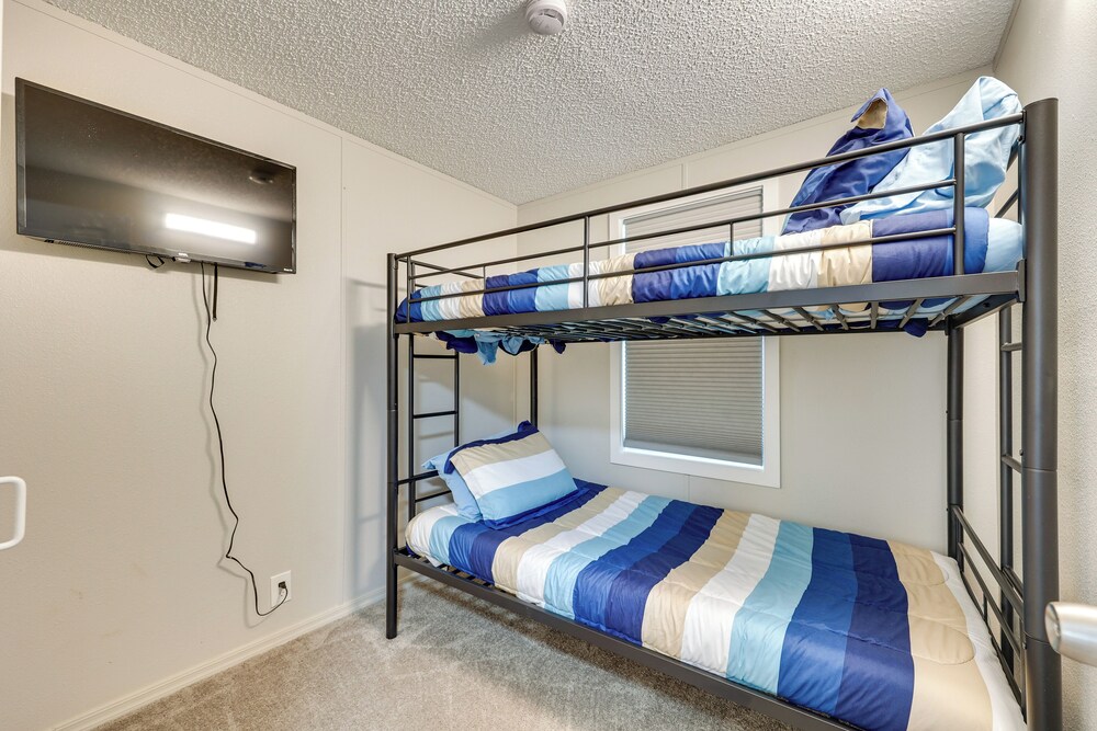 8 Mi to Laughlin Riverwalk: Waterfront Retreat
