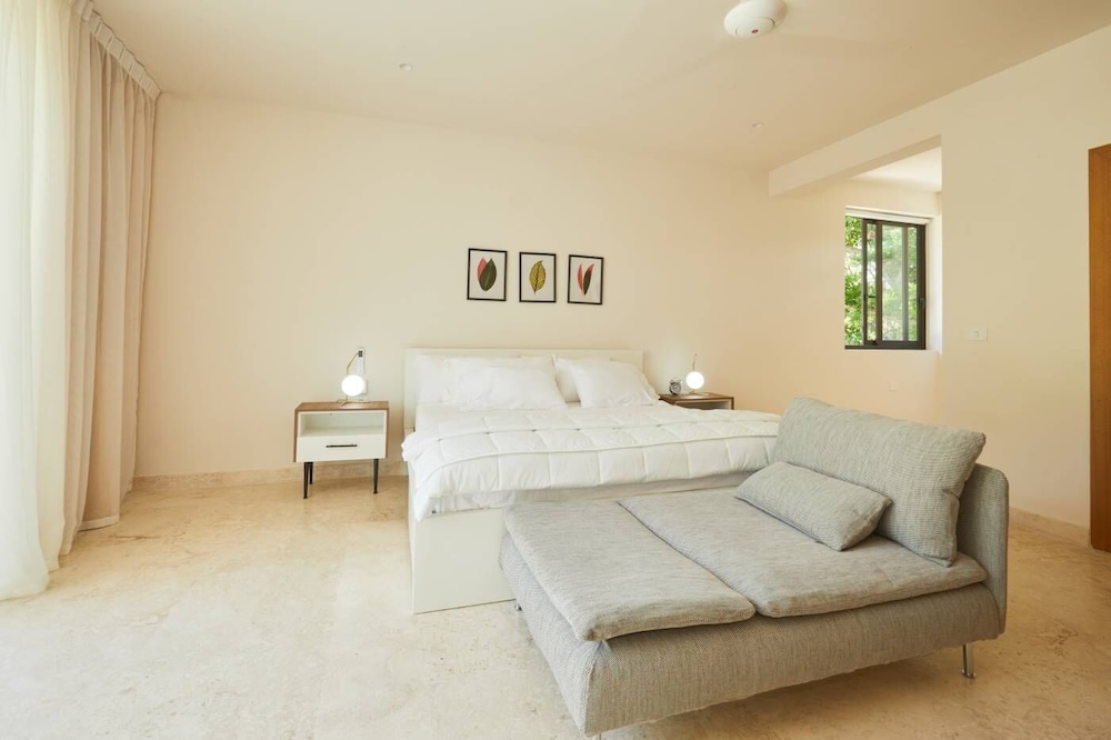 Villa Aurora