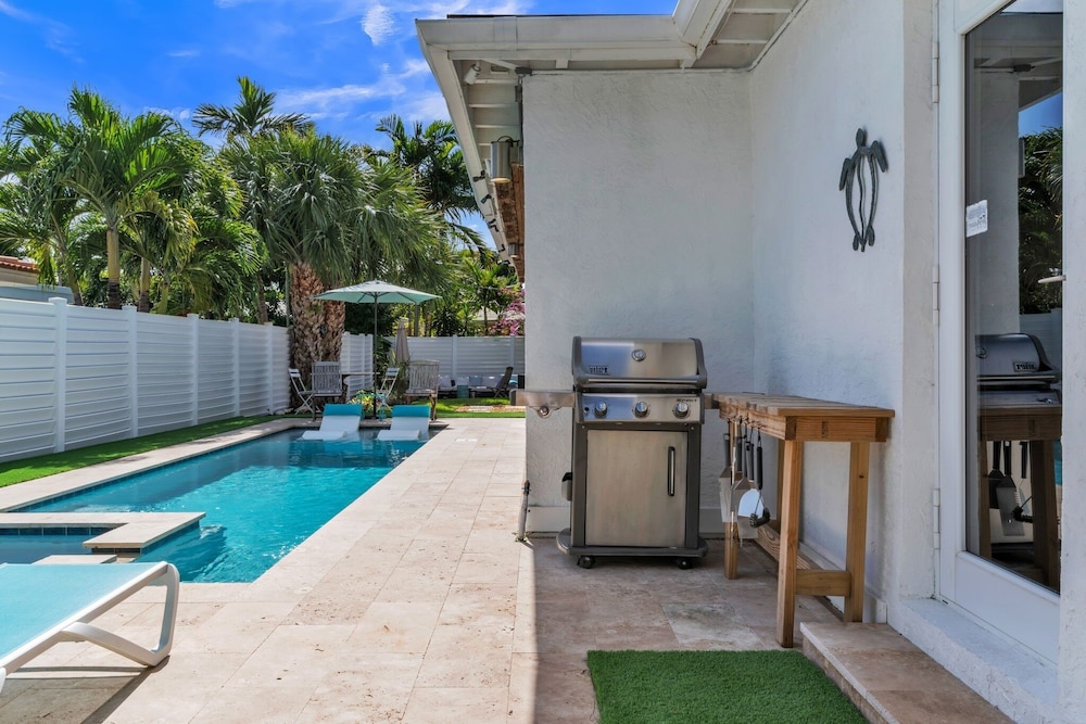 Sandcastles & Sunshine At Towering Palms Of Wilton Manors 3 Bedroom Residence by RedAwning - Image 4